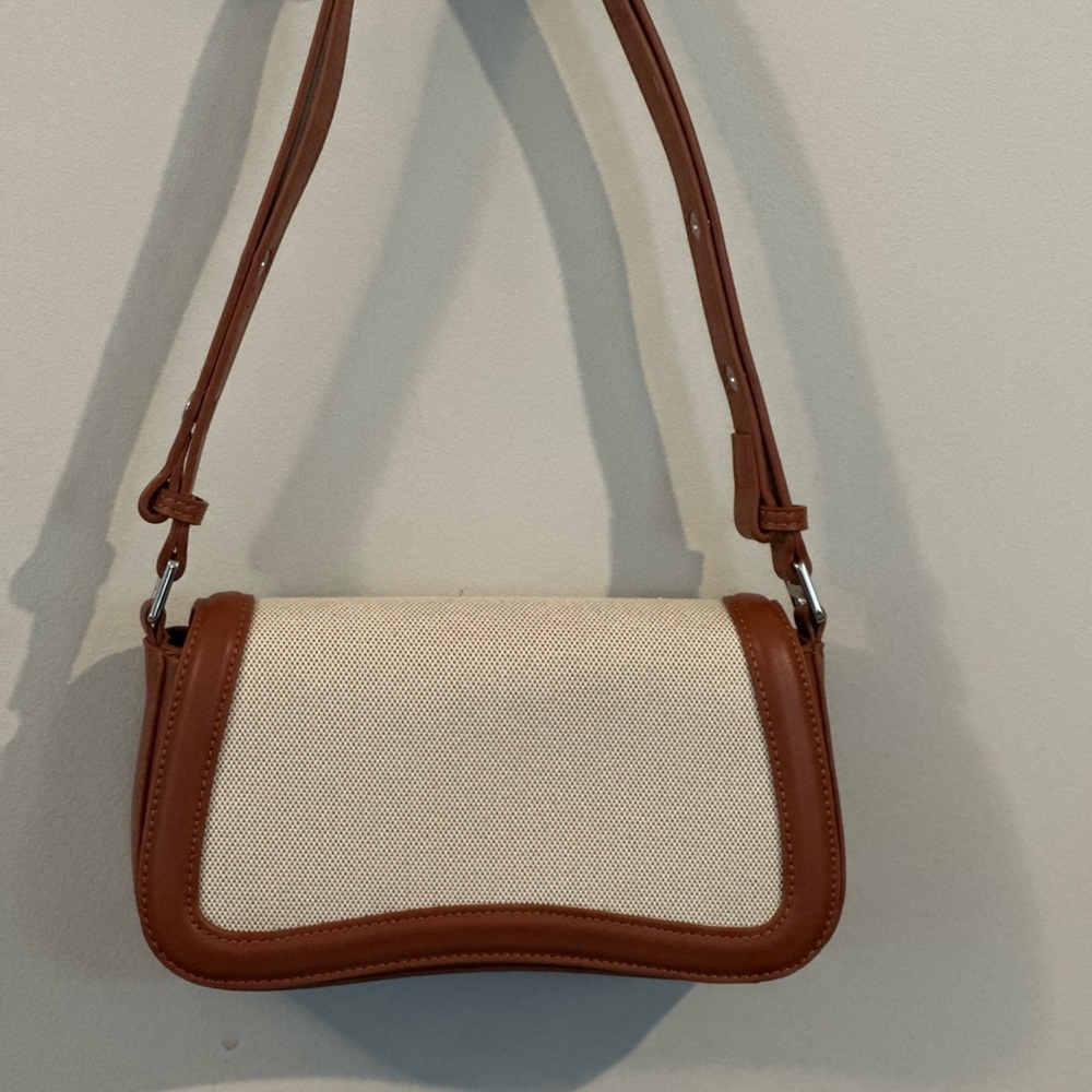 Elegant Tan and Cream Women's Bag